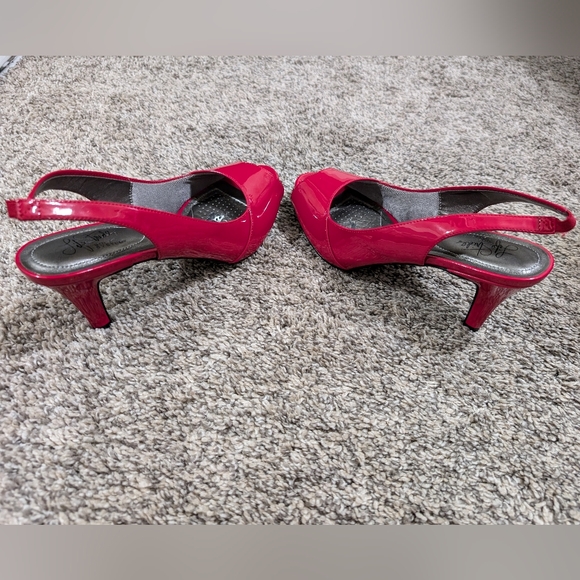 Red Heels - Picture 5 of 5